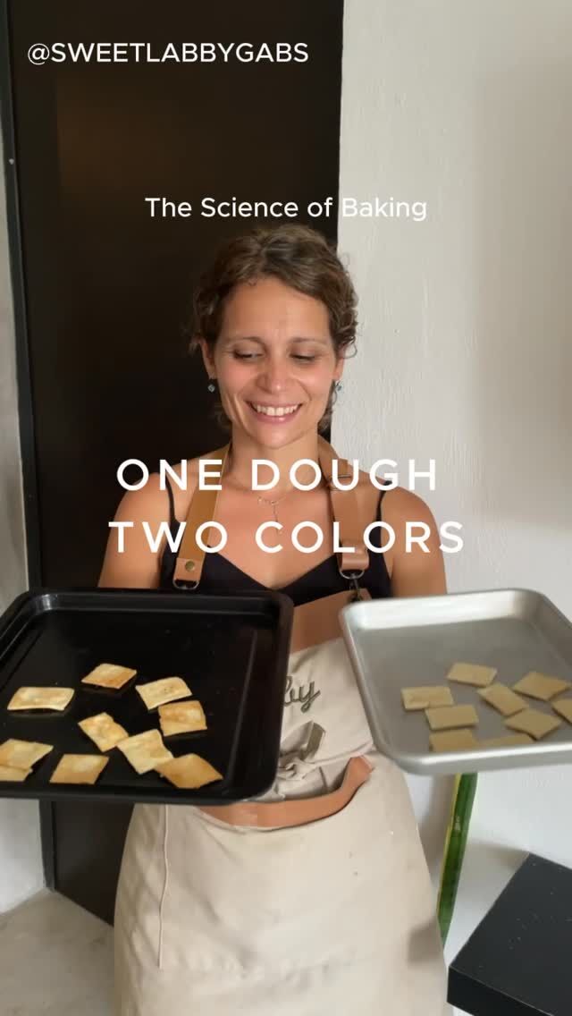 Ever wonder why your cookies or bread turn out different depending on the tray? 🤯

🍞 Dark trays vs. light trays: the science is real!

🖤 Dark = crispier, faster bake
🤍 Light = gentler, more even results

Save this post if you love learning the “why” behind baking! And tell me—what kind of baker are you? Crispy bottom or soft and golden? 👇

🎥 #bakingtip #sourdoughscience #bakinghacks k #kitchenexperiment #sweetlabbygabs #playadelcarmenmexico #restaurantplayadelcarmen #playadelcarmenmexico #crackers #sourdoughcrackers #amarloquehaces #lovewhatyoudo #pastrylife #sourdoughbread #alwayslearning